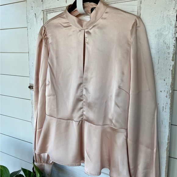 LULUS, NWT, WOMENS, DELICATE & FEMININE, CHAMPAGNE COLOR, SATIN TOP. SIZE S - Picture 2 of 13